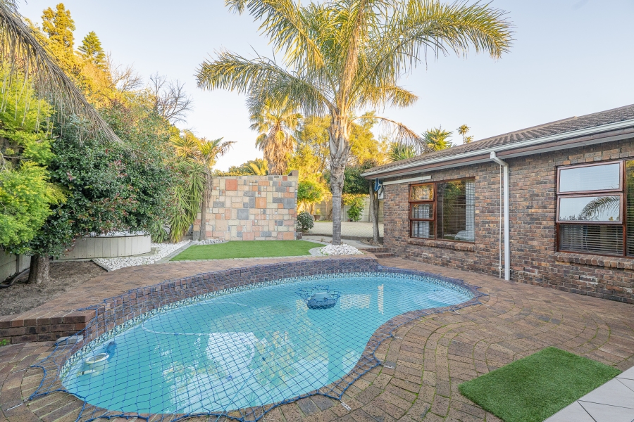 5 Bedroom Property for Sale in Protea Heights Western Cape